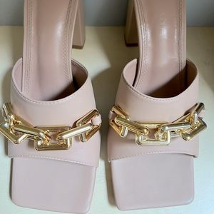 NUDE 🤎 SQUARES CHAIN HEELS